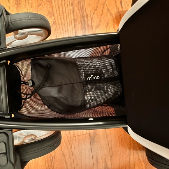 Mima Xari 2 in 1 bassinet and carrier - Picture 7 of 11